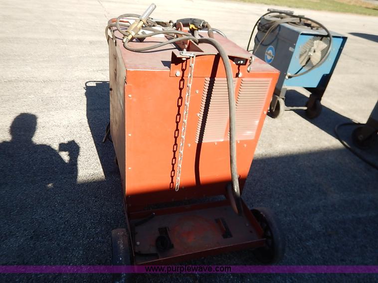 image for item AY9029 Lincoln Idealarc SP-200 mig welder