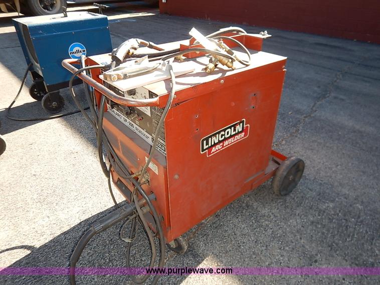 image for item AY9029 Lincoln Idealarc SP-200 mig welder