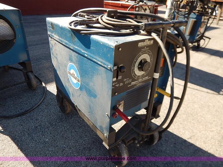 image for item AY9030 Miller Dialarc 250 AC/DC welder