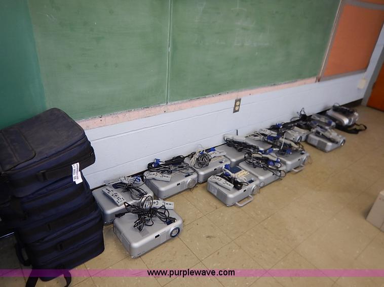 image for item AY9052 (14) assorted projectors