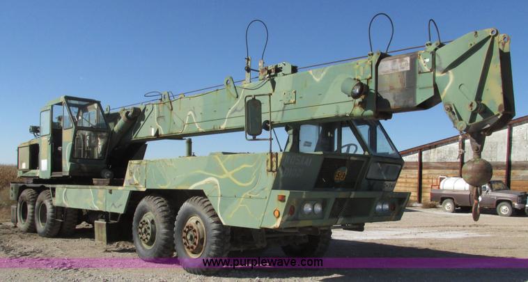 image for item G9908 1975 P & H MT-250 hydraulic crane