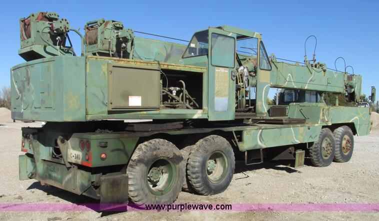 image for item G9908 1975 P & H MT-250 hydraulic crane