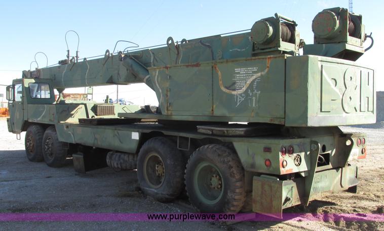 image for item G9908 1975 P & H MT-250 hydraulic crane