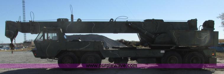 image for item G9908 1975 P & H MT-250 hydraulic crane