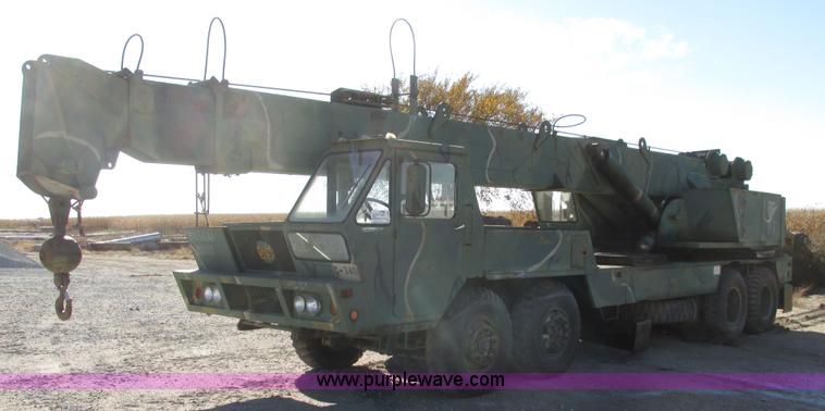 image for item G9908 1975 P & H MT-250 hydraulic crane