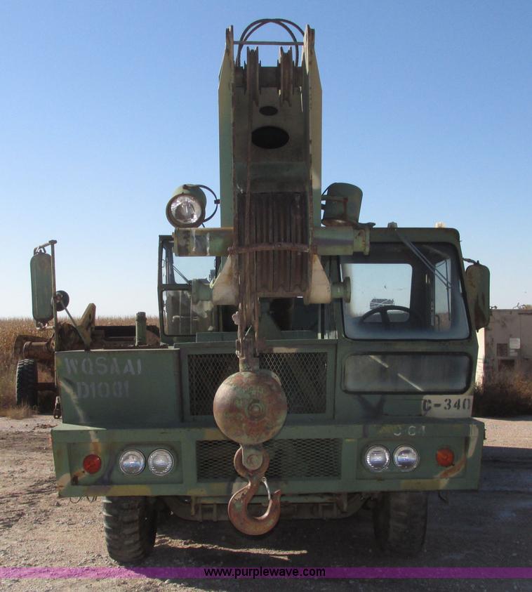 image for item G9908 1975 P & H MT-250 hydraulic crane