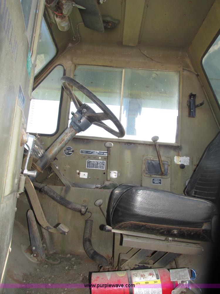 image for item G9908 1975 P & H MT-250 hydraulic crane