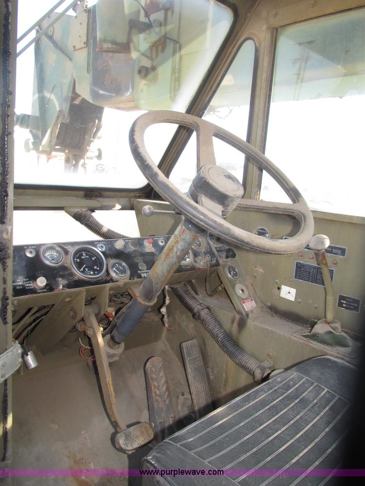 image for item G9908 1975 P & H MT-250 hydraulic crane