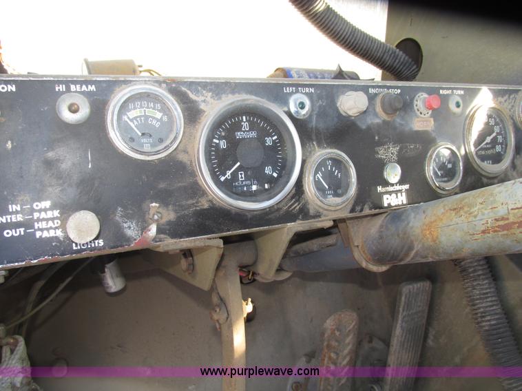 image for item G9908 1975 P & H MT-250 hydraulic crane