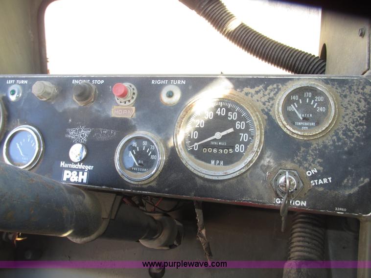 image for item G9908 1975 P & H MT-250 hydraulic crane