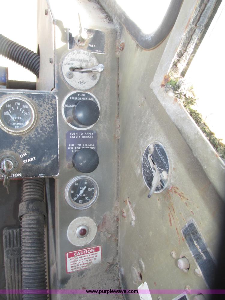 image for item G9908 1975 P & H MT-250 hydraulic crane