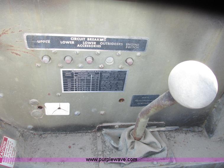 image for item G9908 1975 P & H MT-250 hydraulic crane