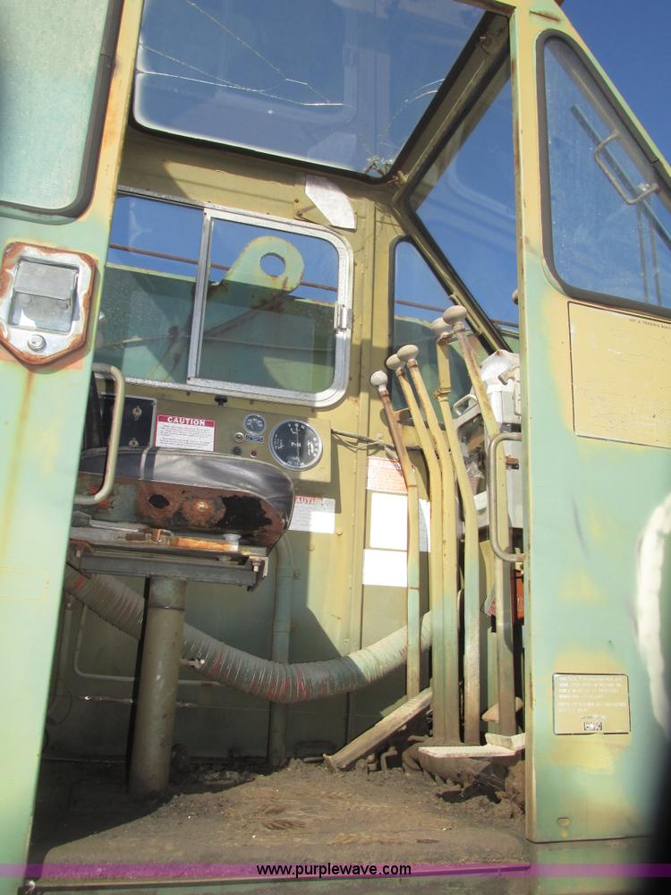 image for item G9908 1975 P & H MT-250 hydraulic crane