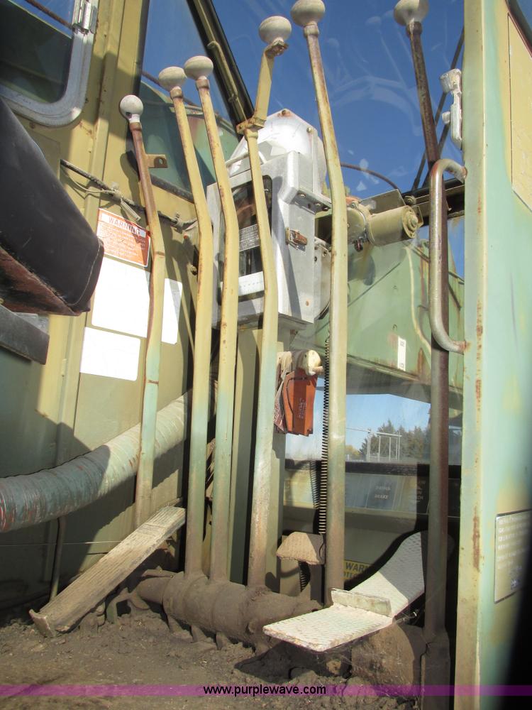 image for item G9908 1975 P & H MT-250 hydraulic crane