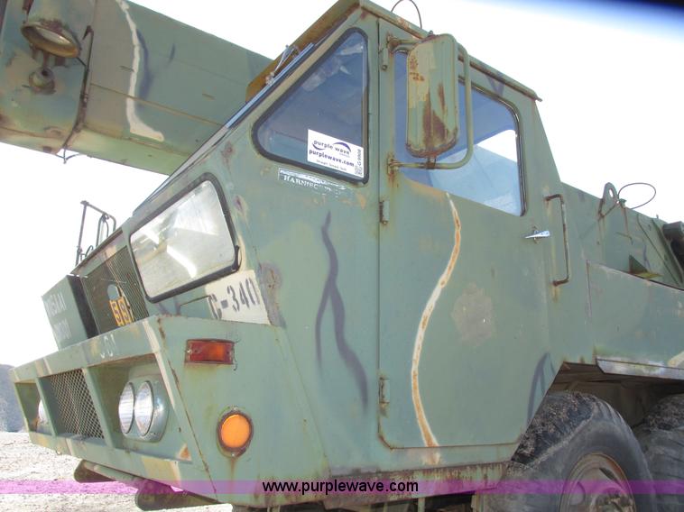 image for item G9908 1975 P & H MT-250 hydraulic crane