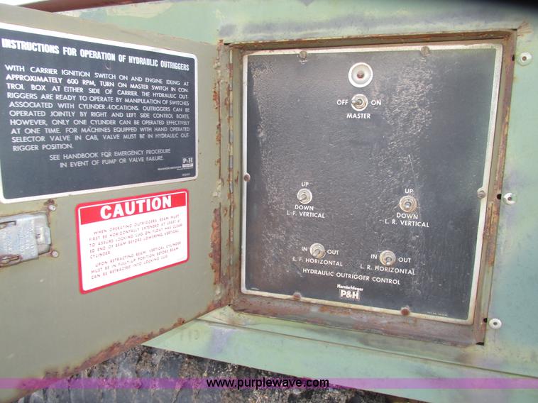 image for item G9908 1975 P & H MT-250 hydraulic crane