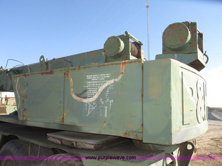 image for item G9908 1975 P & H MT-250 hydraulic crane