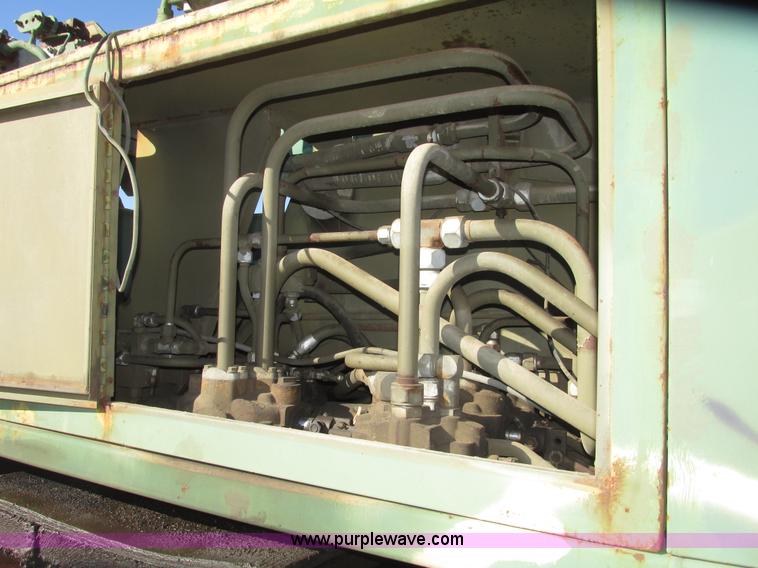 image for item G9908 1975 P & H MT-250 hydraulic crane