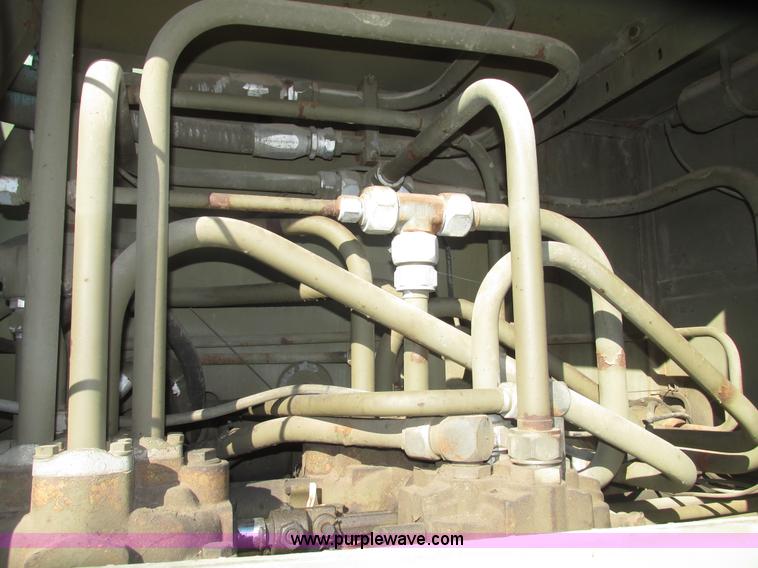 image for item G9908 1975 P & H MT-250 hydraulic crane