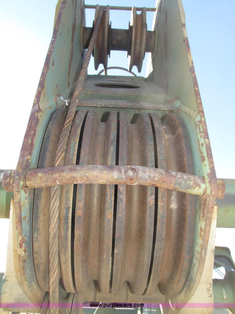 image for item G9908 1975 P & H MT-250 hydraulic crane