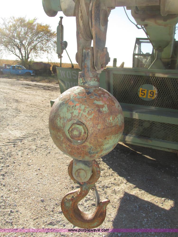 image for item G9908 1975 P & H MT-250 hydraulic crane