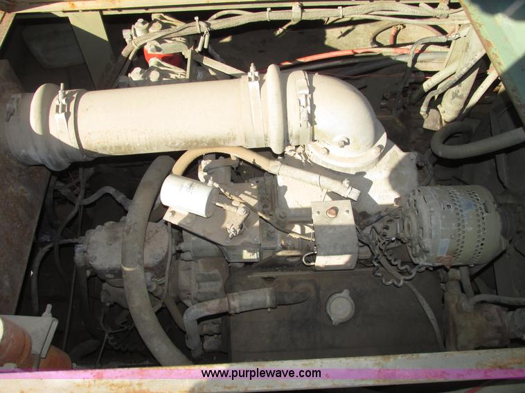 image for item G9908 1975 P & H MT-250 hydraulic crane