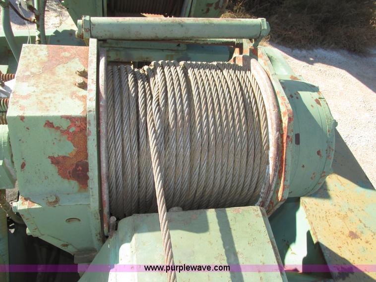 image for item G9908 1975 P & H MT-250 hydraulic crane