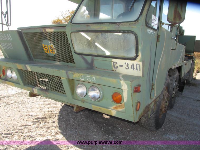 image for item G9908 1975 P & H MT-250 hydraulic crane