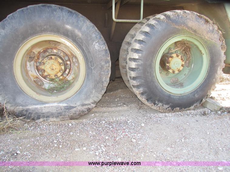 image for item G9908 1975 P & H MT-250 hydraulic crane