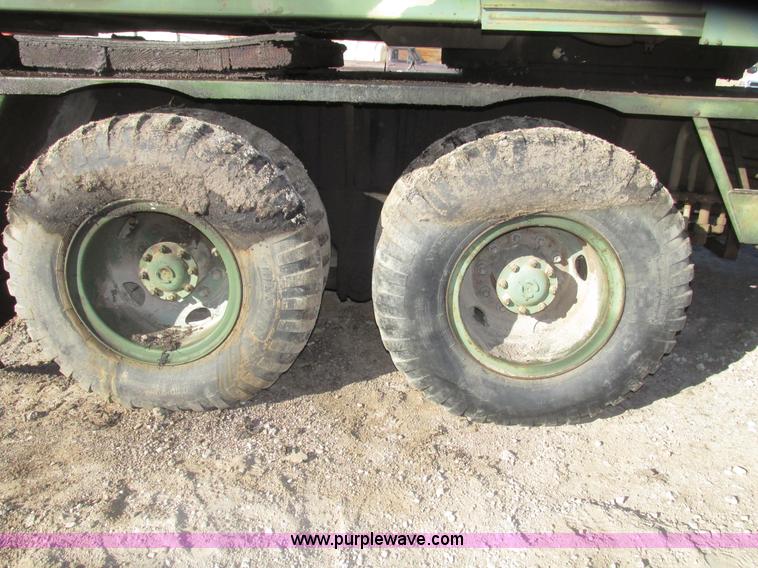 image for item G9908 1975 P & H MT-250 hydraulic crane