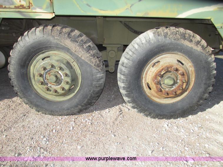 image for item G9908 1975 P & H MT-250 hydraulic crane