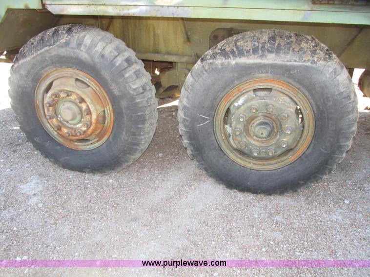 image for item G9908 1975 P & H MT-250 hydraulic crane