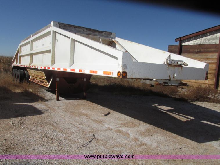 image for item G9909 1993 Dakota DB4200 belly dump trailer