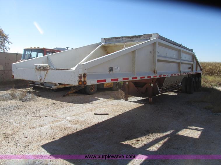 image for item G9909 1993 Dakota DB4200 belly dump trailer