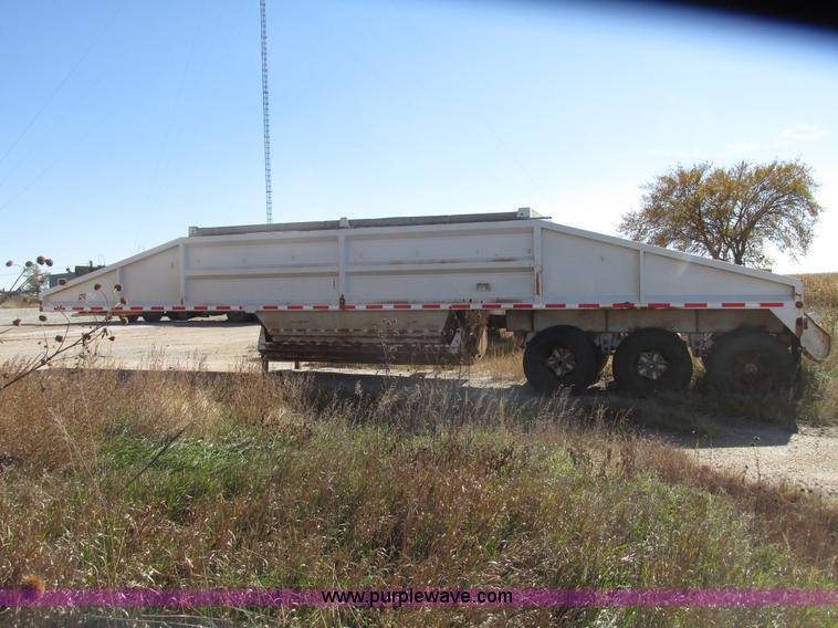 image for item G9909 1993 Dakota DB4200 belly dump trailer