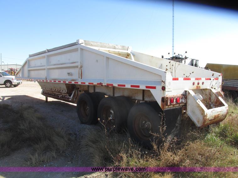 image for item G9909 1993 Dakota DB4200 belly dump trailer