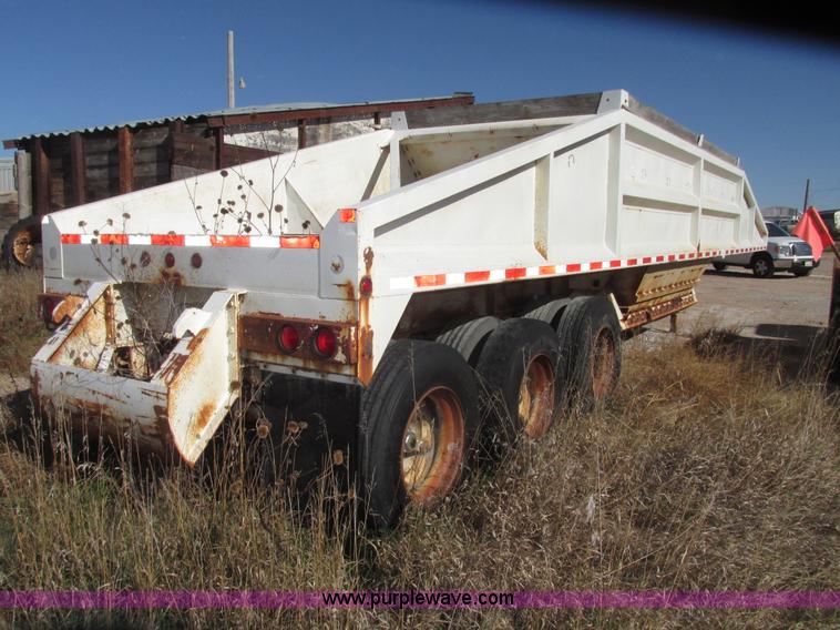 image for item G9909 1993 Dakota DB4200 belly dump trailer