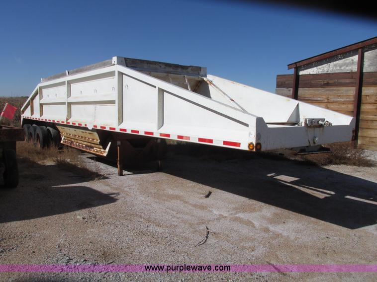 image for item G9909 1993 Dakota DB4200 belly dump trailer