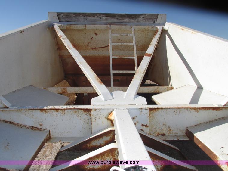 image for item G9909 1993 Dakota DB4200 belly dump trailer