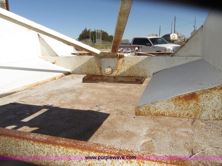 image for item G9909 1993 Dakota DB4200 belly dump trailer