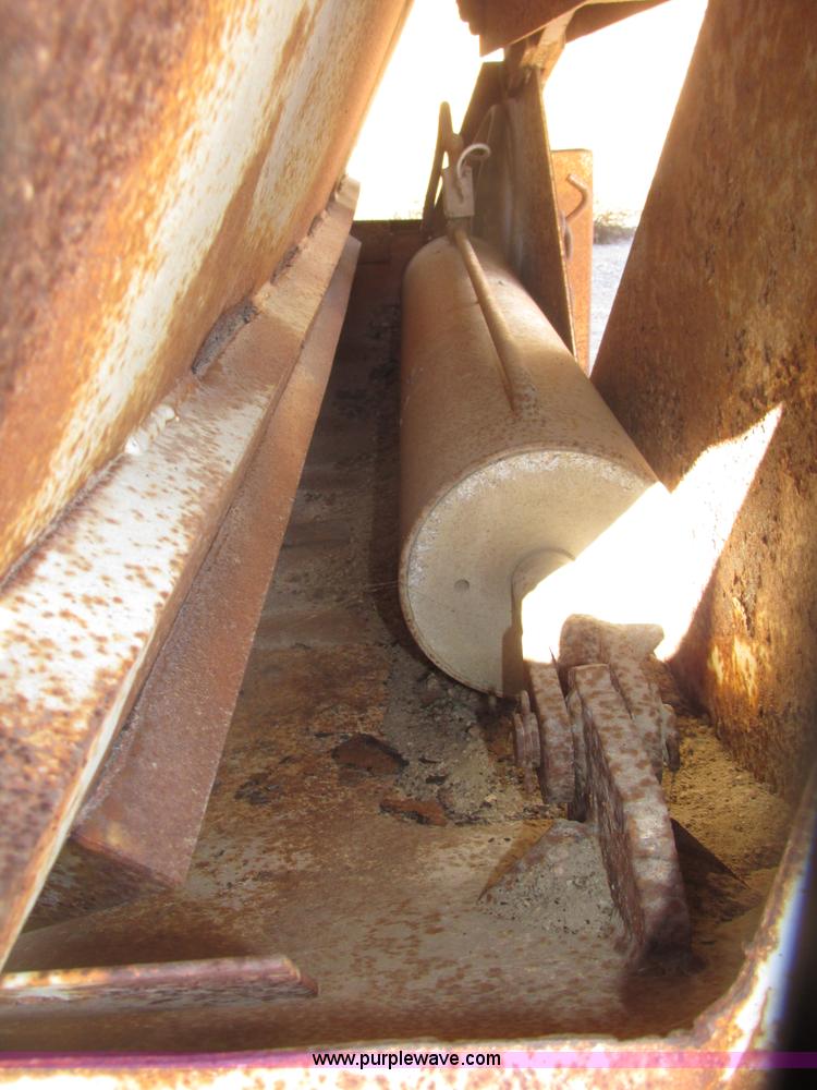 image for item G9909 1993 Dakota DB4200 belly dump trailer