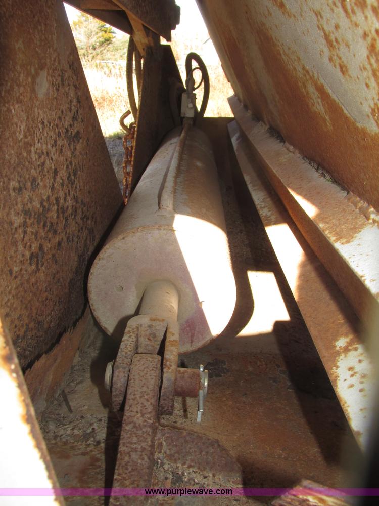 image for item G9909 1993 Dakota DB4200 belly dump trailer