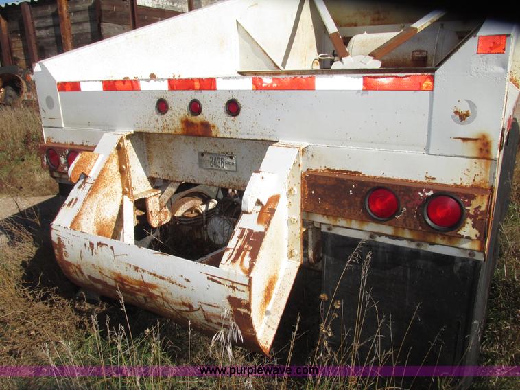 image for item G9909 1993 Dakota DB4200 belly dump trailer