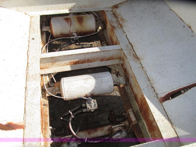 image for item G9909 1993 Dakota DB4200 belly dump trailer