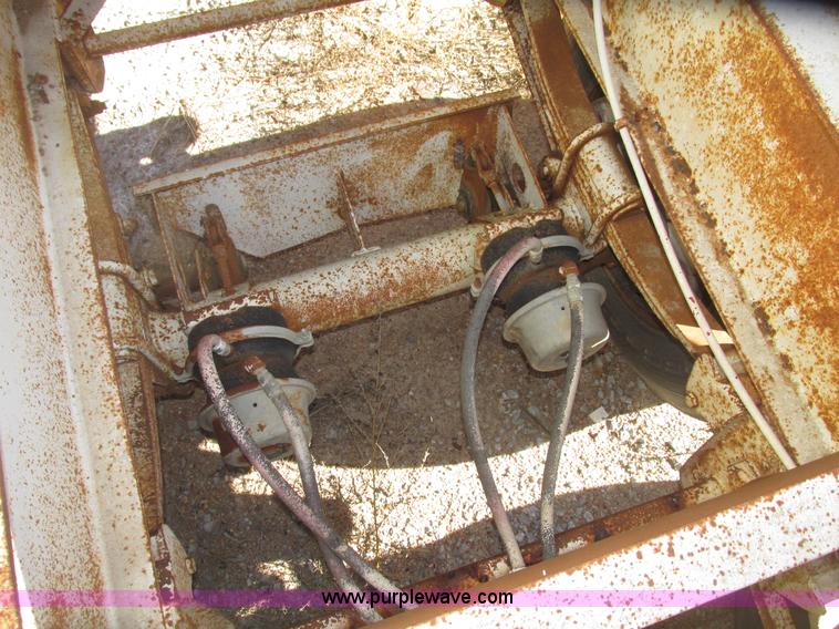 image for item G9909 1993 Dakota DB4200 belly dump trailer