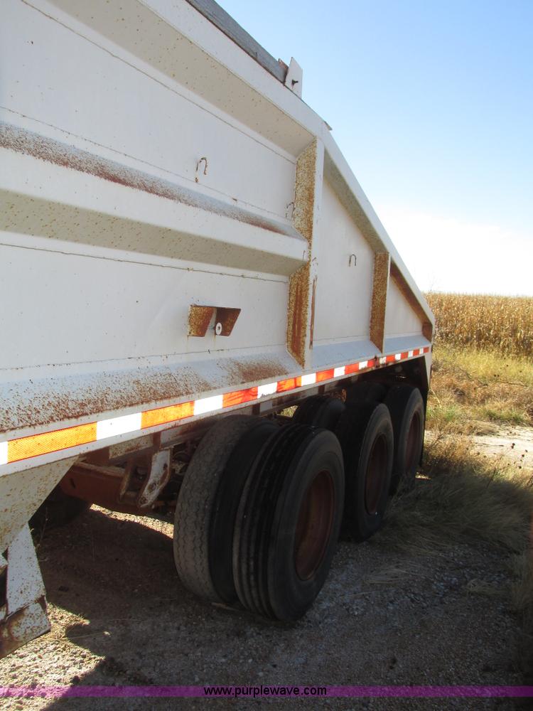 image for item G9909 1993 Dakota DB4200 belly dump trailer