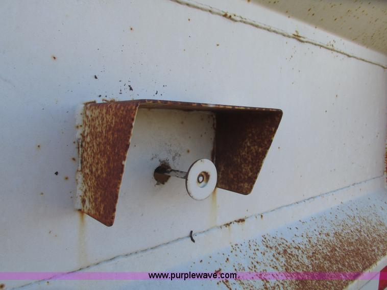 image for item G9909 1993 Dakota DB4200 belly dump trailer