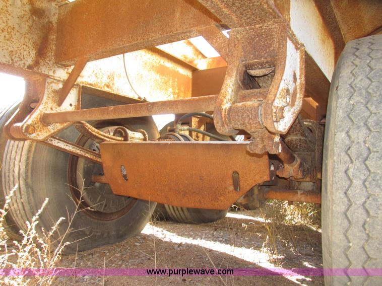 image for item G9909 1993 Dakota DB4200 belly dump trailer