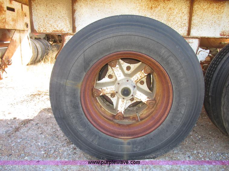 image for item G9909 1993 Dakota DB4200 belly dump trailer