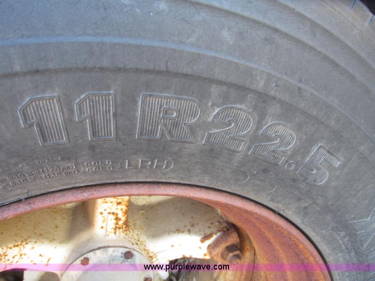 image for item G9909 1993 Dakota DB4200 belly dump trailer